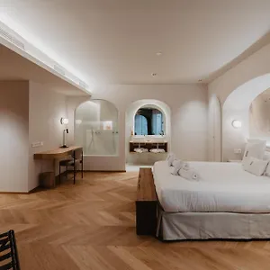 Petit Luxe 4*, Terrassa España